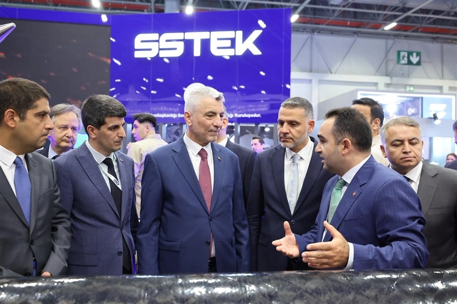 Bakan Bolat, IDEF'te Türkiye’nin savunma sanayi gücüne ortak oldu