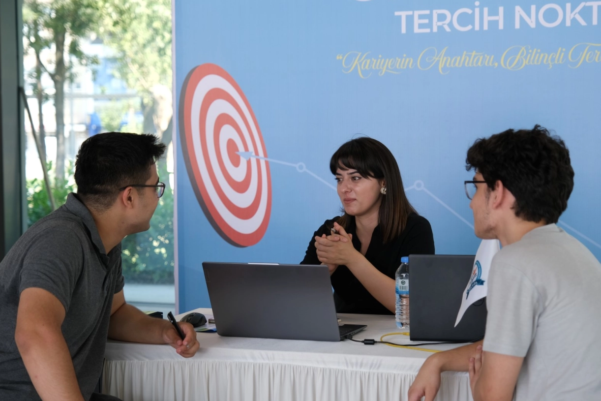 Bursa İnegöl'den gençlere ücretsiz tercih danışmanlığı